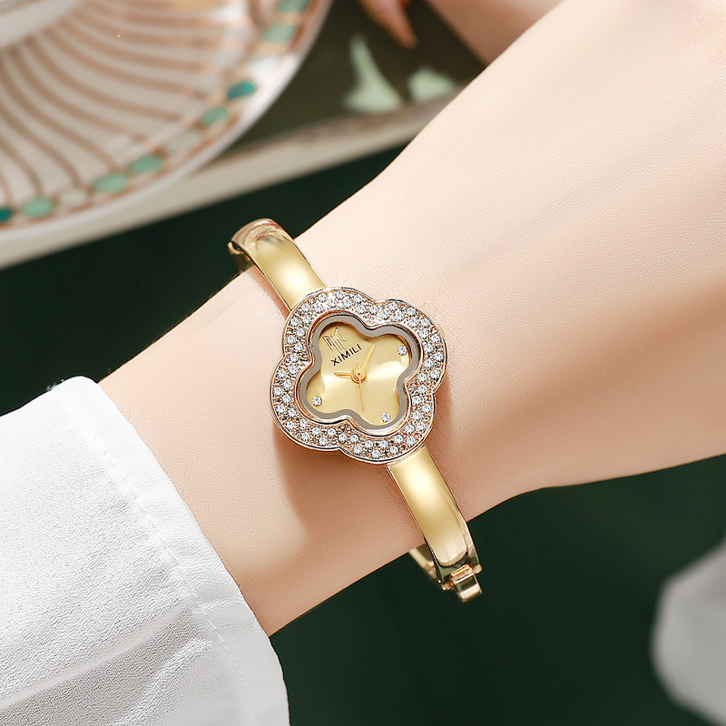 Luxury Watch Kids - 女性の高級ダイヤモンドがちりばめられた四つ葉のクローバークォーツ腕時計ニッチデザインファッションウォッチカジュアルレディース腕時計ガールギフト