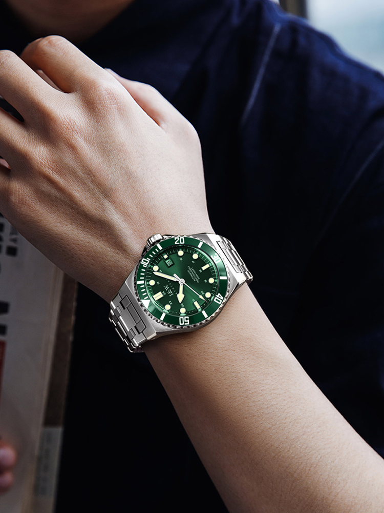 IW 高級ブランド自動機械式スポーツダイビングウォッチレッド - Diver Watch 300M のレビューと価格