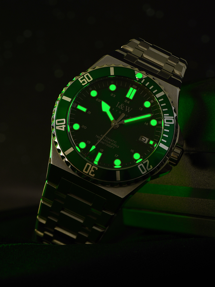 IW 高級ブランド自動機械式スポーツダイビングウォッチレッド - Diver Watch 300M のレビューと価格