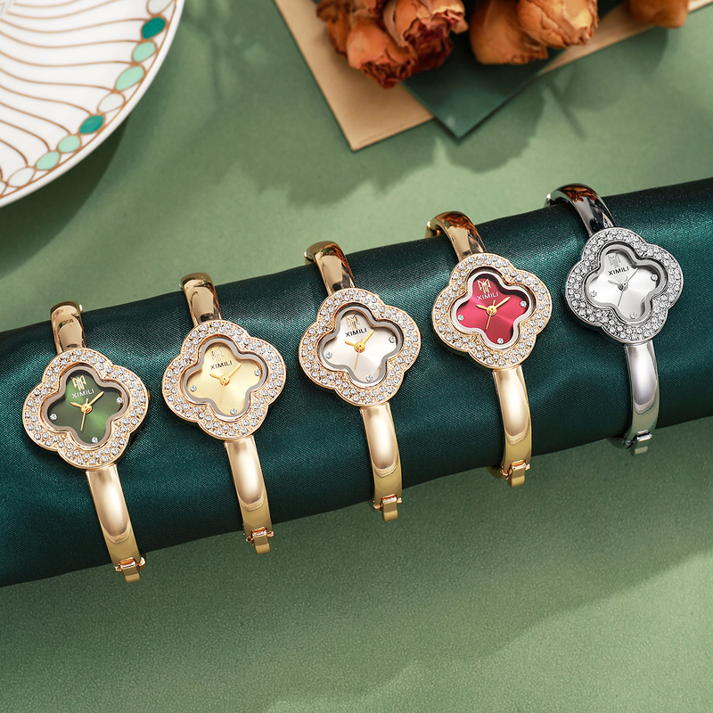 女性の高級ダイヤモンドがちりばめられた四つ葉のクローバークォ - Luxury Watch Kids のレビューと価格