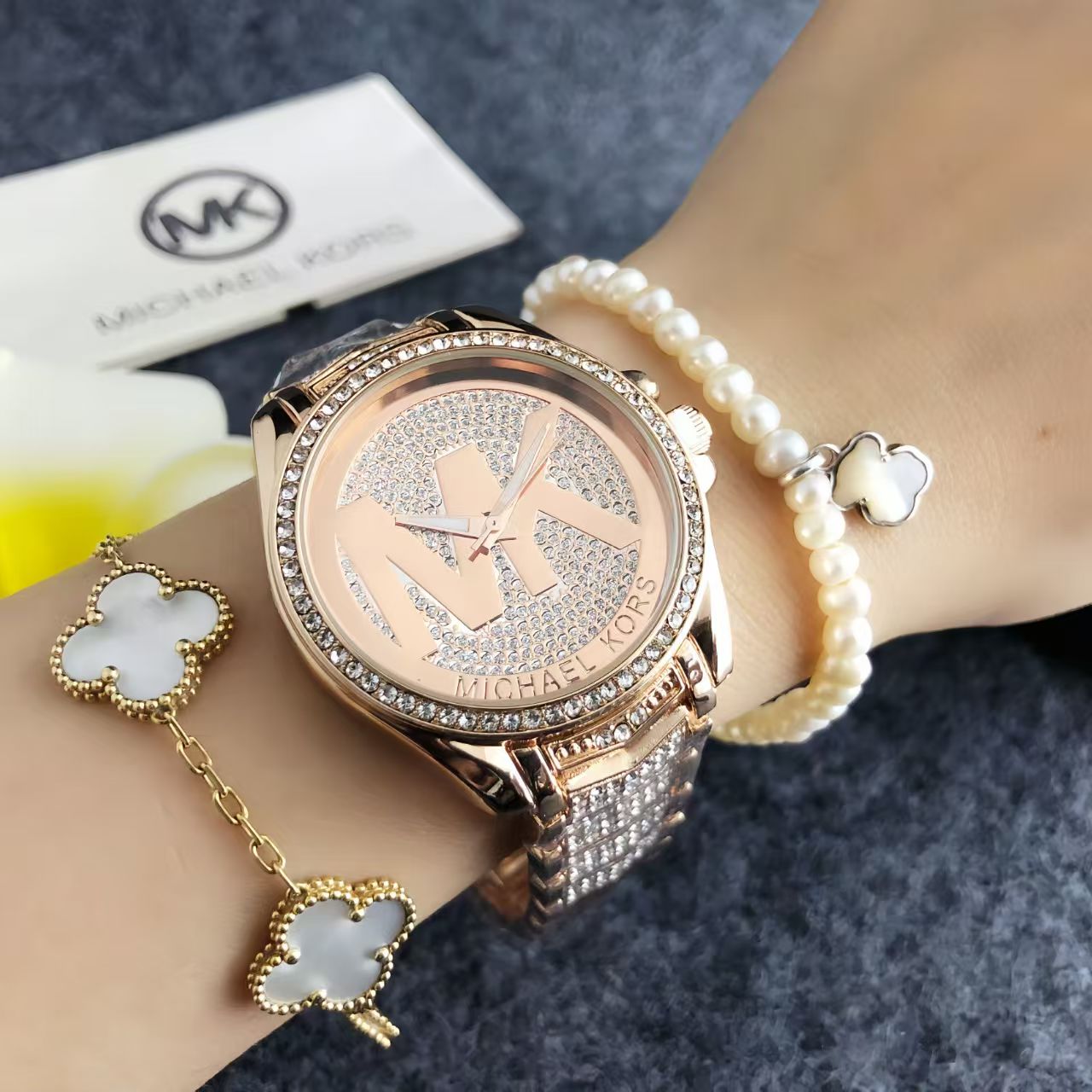 マイケル・コースの新しいファッショナブルでエレガントな女性用 - Luxury Watch Photo のレビューと価格