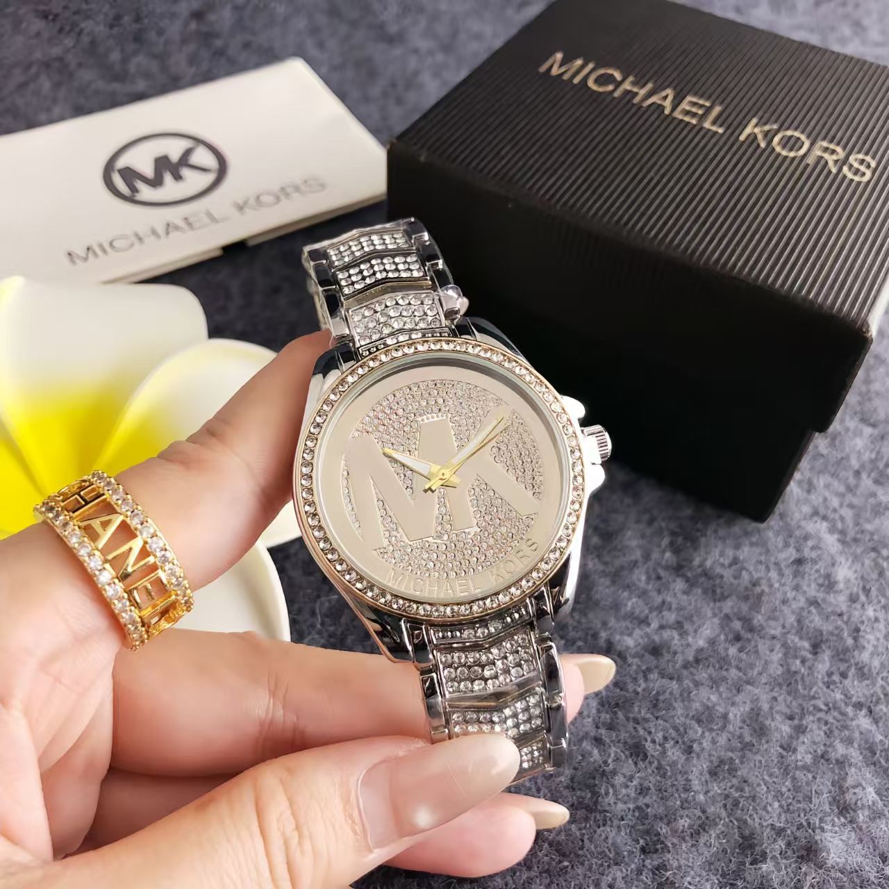 マイケル・コースの新しいファッショナブルでエレガントな女性用 - Luxury Watch Photo のレビューと価格
