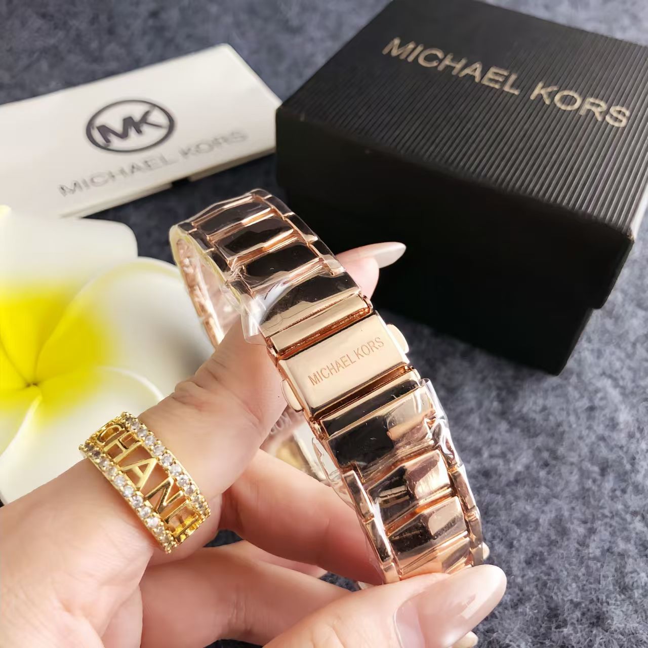 マイケル・コースの新しいファッショナブルでエレガントな女性用 - Luxury Watch Photo のレビューと価格