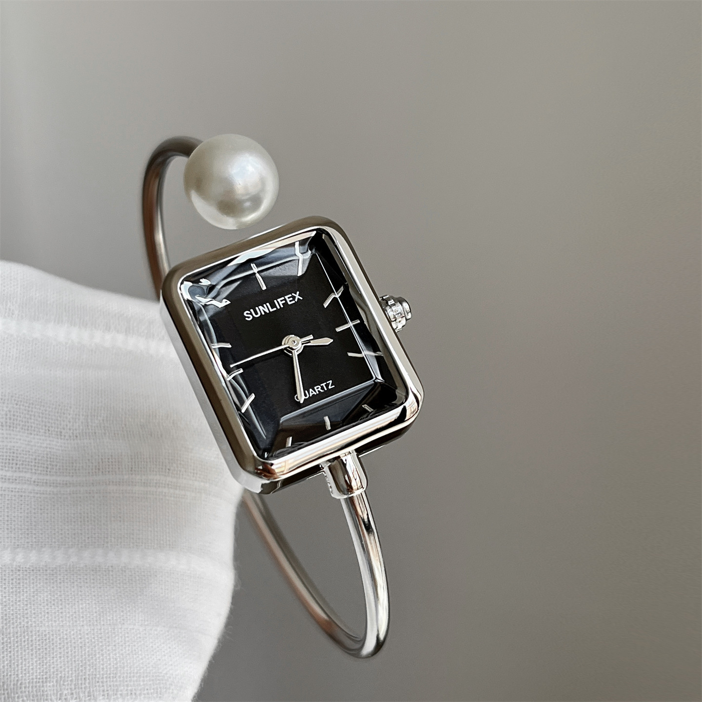 女性用腕時計ゴールドスクエアパールブレスレット腕時計ライト高 - Luxury Watch Square のレビューと価格