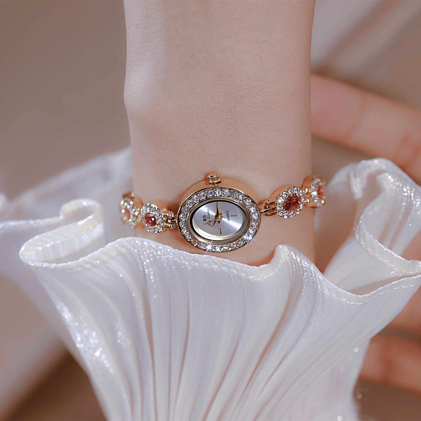 UTHAI 新しい女性チェーンウォッチライト高級ブランドアン - Luxury Watch Winder のレビューと価格