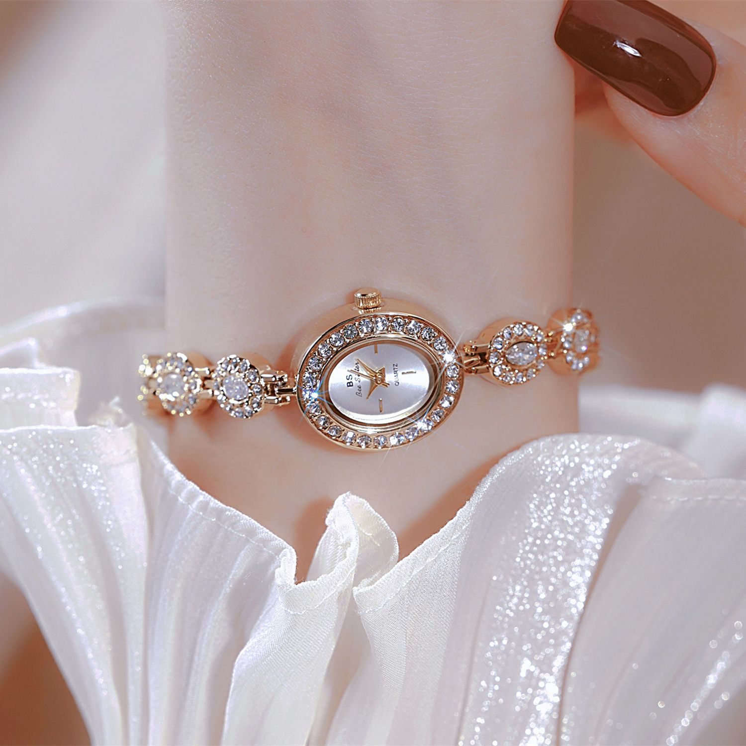 UTHAI 新しい女性チェーンウォッチライト高級ブランドアン - Luxury Watch Winder のレビューと価格
