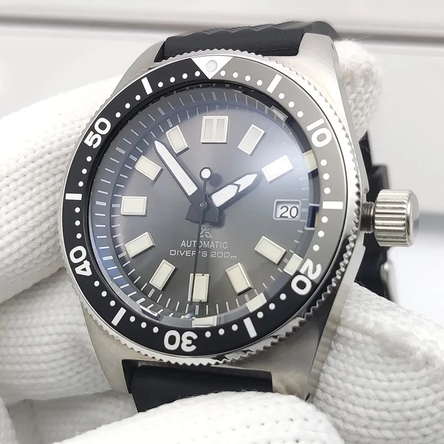 新しい NH35 腕時計男性自動巻きスポーツウォッチサファイ - Diver Watch 300M のレビューと価格